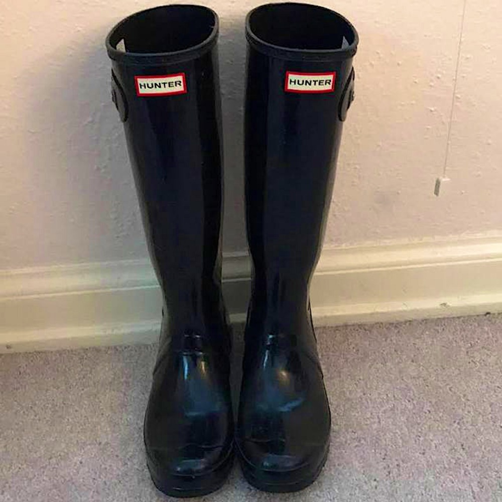 Hunter Original Tall rain boot barely worn. Size 8